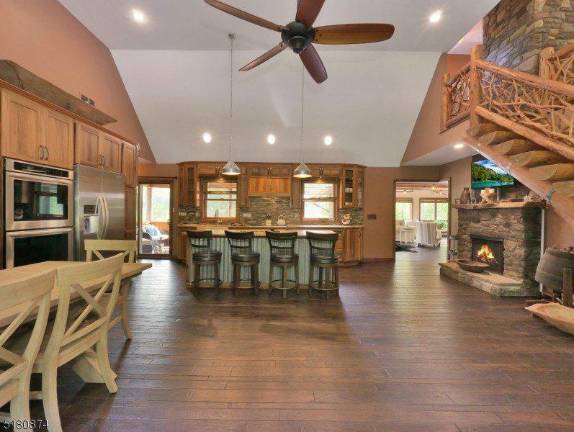 Lakefront gem is rustic and magnificent Lakefront gem is rustic and magnificent