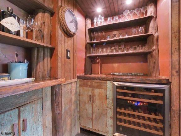 Lakefront gem is rustic and magnificent Lakefront gem is rustic and magnificent
