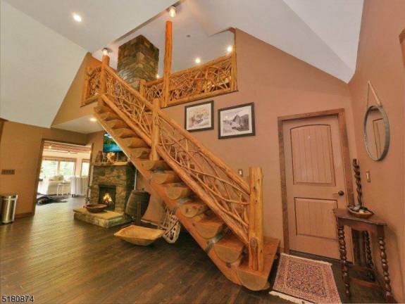 Lakefront gem is rustic and magnificent Lakefront gem is rustic and magnificent