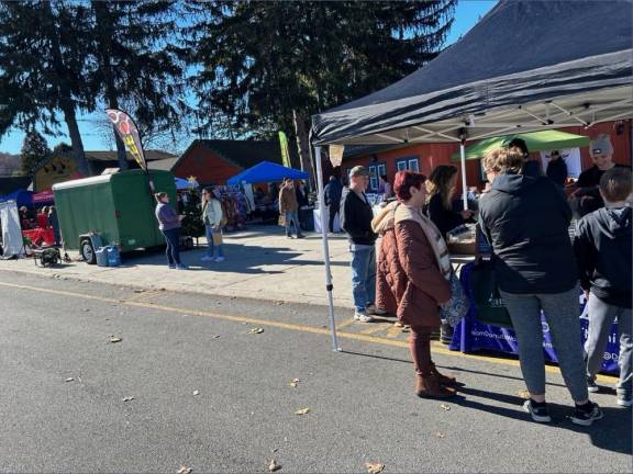 Holiday Market &amp; Bazaar draws crowd