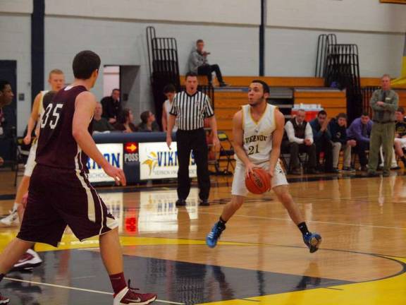 Newton routs Vernon, 72-44 Vernon's Nick Kinsella led his team in scoring with 16 points.