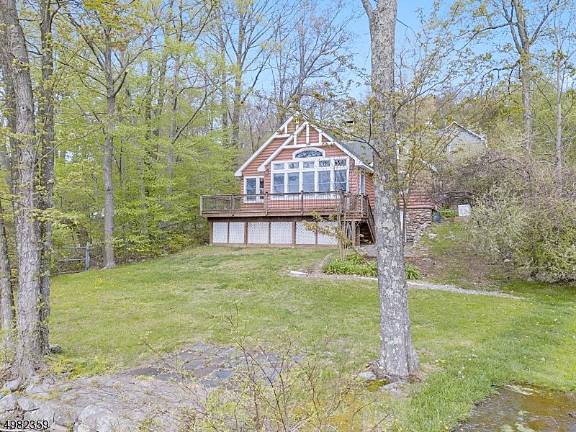 This lakeside retreat is more than a home, it’s a lifestyle This lakeside retreat is more than a home, it’s a lifestyle