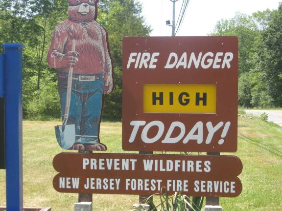 PHOTO BY JANET REDYKEThis sign outside the Barry Lakes Clubhouse warns of the critically high fire danger do the dry weather.