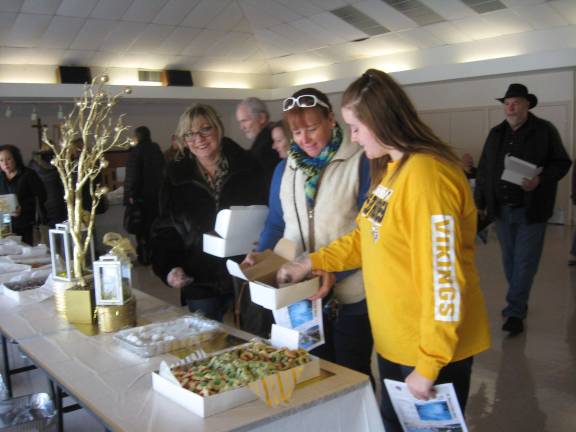 Cookie walk PHOTOS BY JANET REDYKE From right: Erin Van Tassel, Laurie Courter and Gracelynn Lamarca gave in to the cookie temptation.