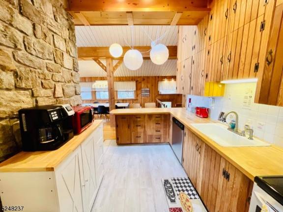Fully furnished lake house Fully furnished lake house