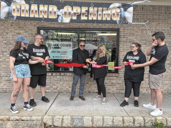 Black Comb barbershop opens Black Comb barbershop opens