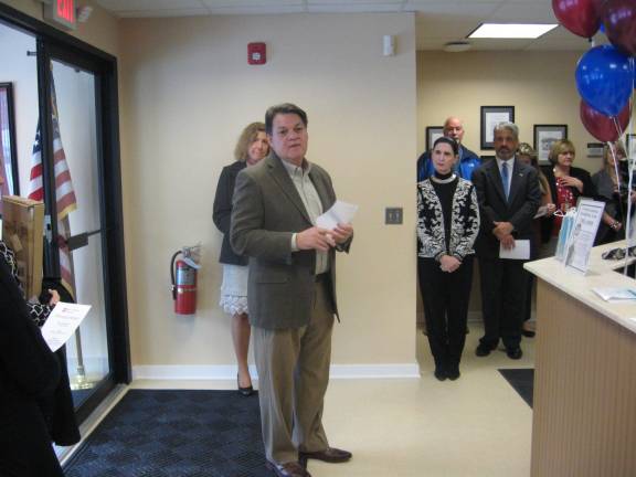Urgent care center holds grand opening PHOTOS BY JANET REDYKE CEO Brian Finestein welcomes all to the Open House/ Ribbon Cutting on Feb. 10.