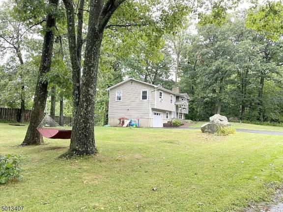 Family time is fabulous in this Barry Lakes home