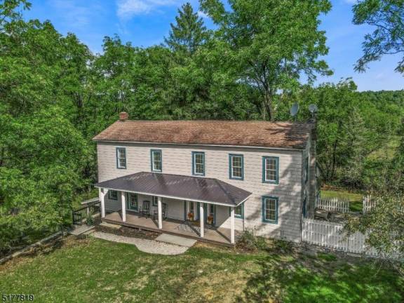 Vintage farmhouse waiting to be discovered