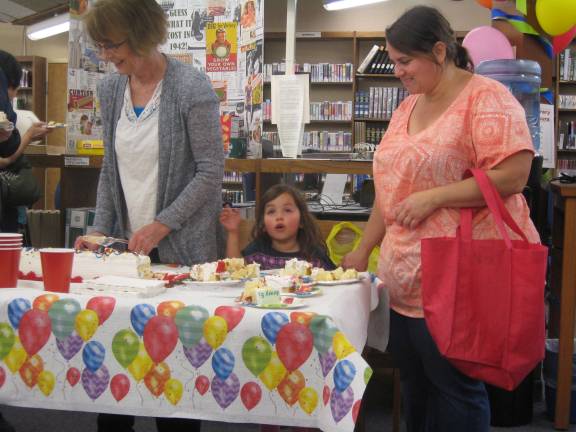 Library celebrates 75th anniversary Patrons looking for that perfect piece of birthday cake.