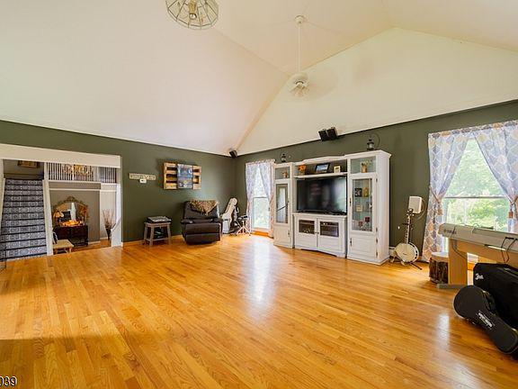 Great home, great horse or farm property Great home, great horse or farm property