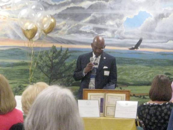 Vernon Mayor Howard Burrell addresses the celebrating members.