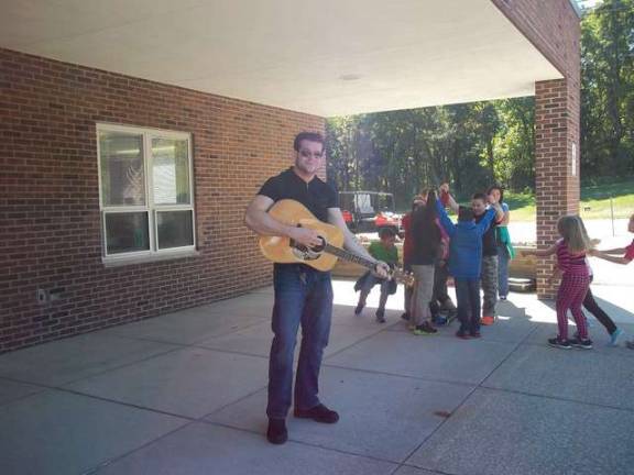 Rolling Hills students celebrate reading Rolling Hills students celebrate reading