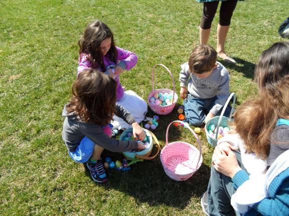 Klarity Lane, Kylie, Callum, Amara Trilling share their pile of eggs from the hunt.