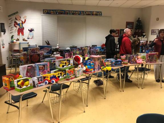 Santa came for veterans and their families Sparta Middle School provided the space for the second annual Santa Shop