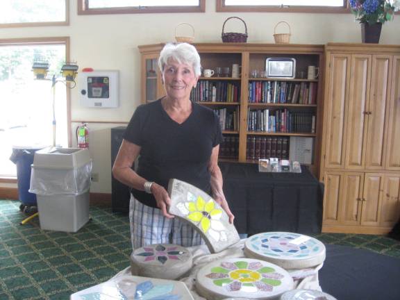 Artist Joan Bono displays her crafted garden stepping stones at the Highland Lakes Art Show. Photos by Janet Redyke