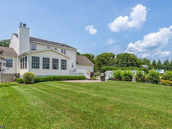Exquisite home with lots of space Exquisite home with lots of space