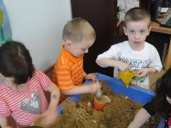 William Gunderman, 4, of Hamburg, and Layne Swanson, 4, of Franklin, make sand castles.