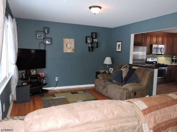 Renovated ranch awaits in Cedar Ridge Renovated ranch awaits in Cedar Ridge