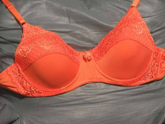 4 Things to look for when buying her first bra 4 Things to look for when buying her first bra