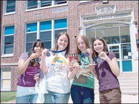 Female car design team takes the cake Female car design team takes the cake