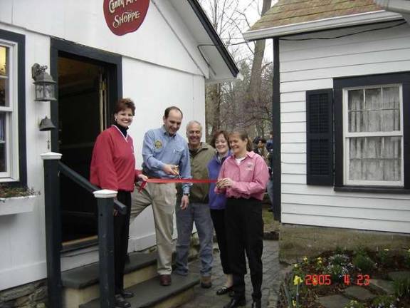 Candy Apple Shoppe offers delectable apples and confections Pictured: Lauren Brophy, Glen Vetrano, Henry Capro, Kathleen Prutting and Leigh Petroski.