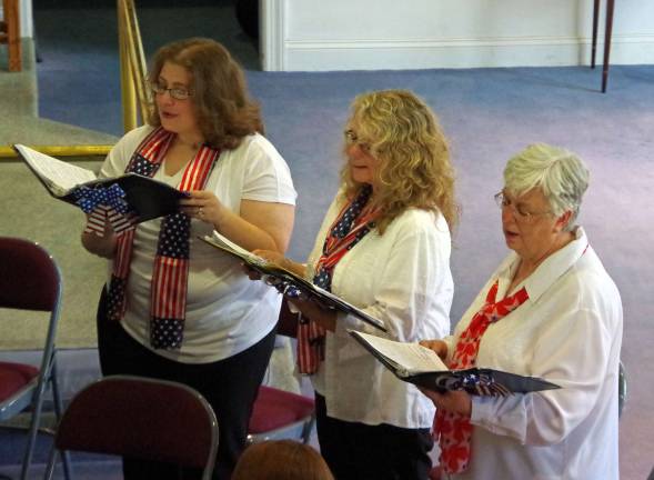 Choral Society holds concert The alto section of the Community Choral Society. The section usually includes Joan Blakely, Susan Kaczov, Christina Spoer, and Jayne Verdonik.