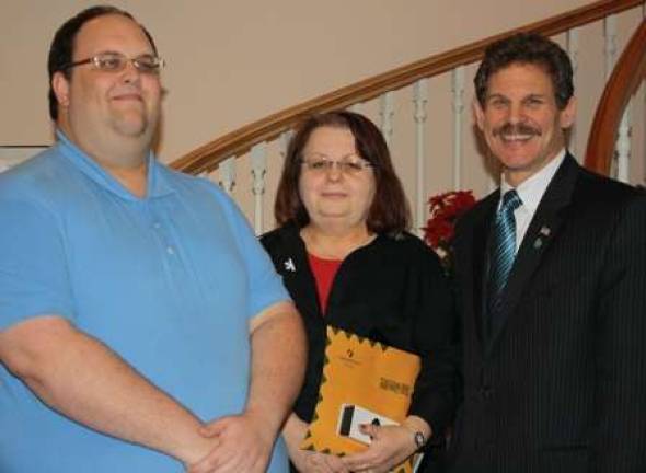 Lakeland Bank announces Employee of the Quarter Awards Photo courtesy: Lakeland Bank Lakeland Bank Chief Operating Officer Robert Vandenbergh (right) stands with colleagues Joseph Kapraszewski of Oak Ridge and Janice Hicks of Riverdale who were recently presented an Employee of the Quarter Award. Not pictured: Julia Centrello of Cliffside Park.