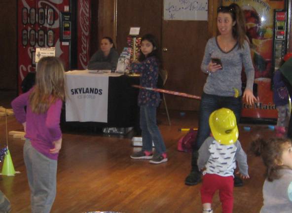 PHOTOS BY JANET REDYKEThe Highland Lakes Clubhouse was jumping with winter carnival activities.