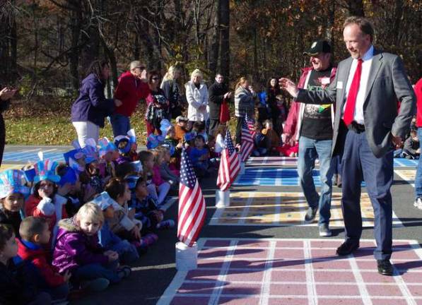 Wantage-based illustrator and artist Art Frisbie was among the veterans being honored.