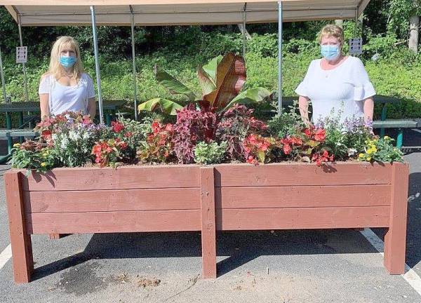 Volunteers and donated plants and planters create a pleasant area for senior dining (Photo provided)