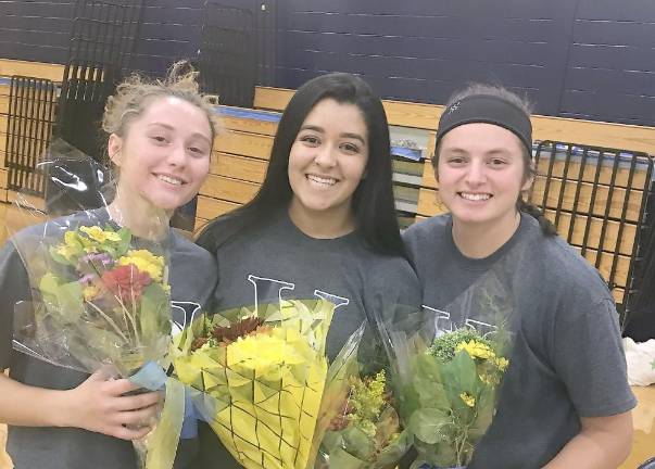 Seniors Freya Drew, Leticia Noa, Liv Vizzini