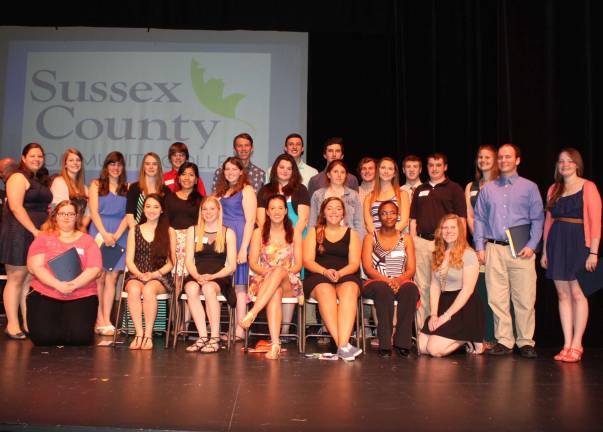 SCCC Students who were awarded the Medallion Scholarship gathered on stage.