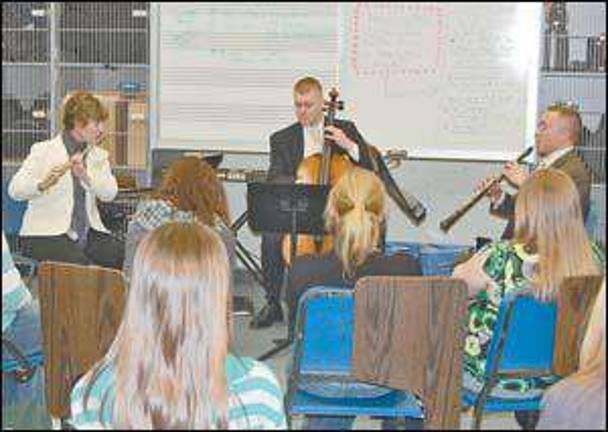 Presidential musicians play for vernon high school students Presidential musicians play for vernon high school students