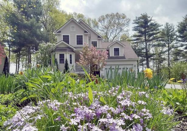 Upscale home offers mountain views and great location