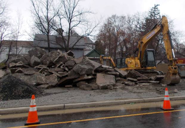 Rubble is cleaned up on New 23 Southbound