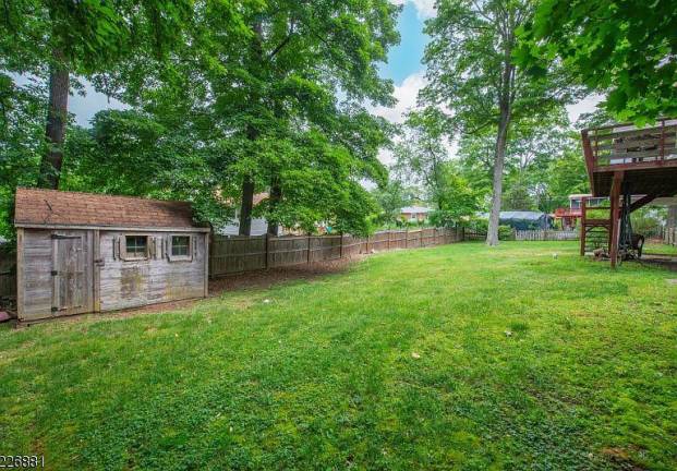 Bi-level bargain in Highland Lakes Bi-level bargain in Highland Lakes