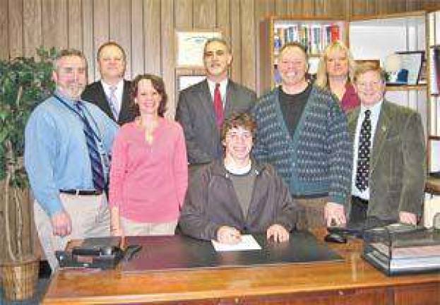 Hernandez signs letter of intent with UPenn Hernandez signs letter of intent with UPenn