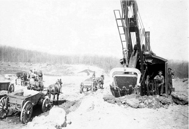 A look back in the history of Vernon The photo shows the early construction of Highland Lakes, which was established during the 1930s and 1940s.