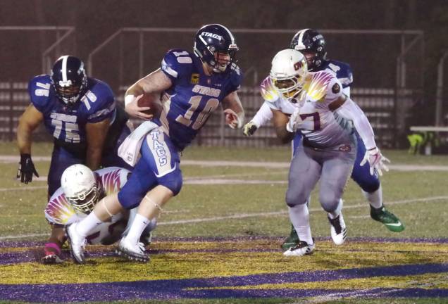 Stags quarterback Jimmy Lahue on the run with the ball in the fourth quarter