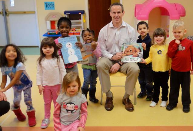 Dr. Don Costlow of Newton Veterinary Hospital recently paid a visit to the Little Sprouts Early Learning Center.