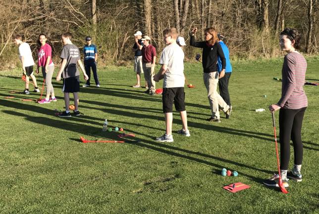 Vernon students participate in Youth Golf Day