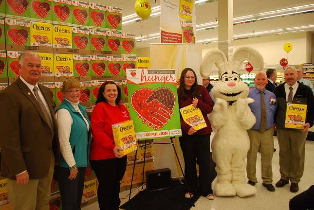 ShopRite workers honored as hunger-fighting heroes Hank Ramberger (General Manager), Karen Eaton (Assistant Store Manager), Lisa Darcy, Jen Campbell, Twix Bunny, Tom OþÄôBrien (Assisant Store Manager), and John DeCarlo (General Store Manager)