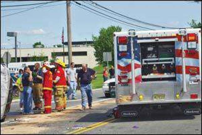 Crash closes highway Crash closes highway