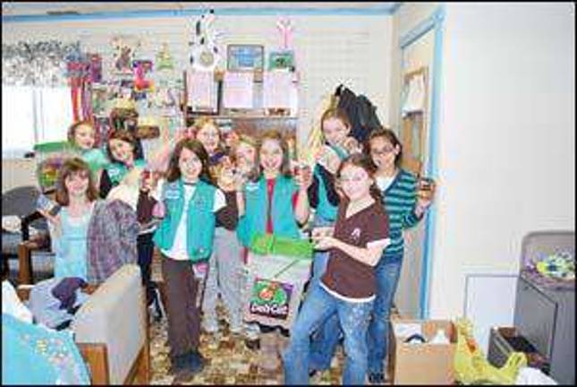Girl Scouts help animals Girl Scouts help animals