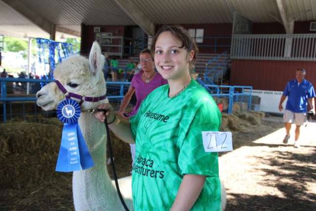 Grace Honigsberg first place with Pacificas DePeriuvan Seacrest of Branchville.