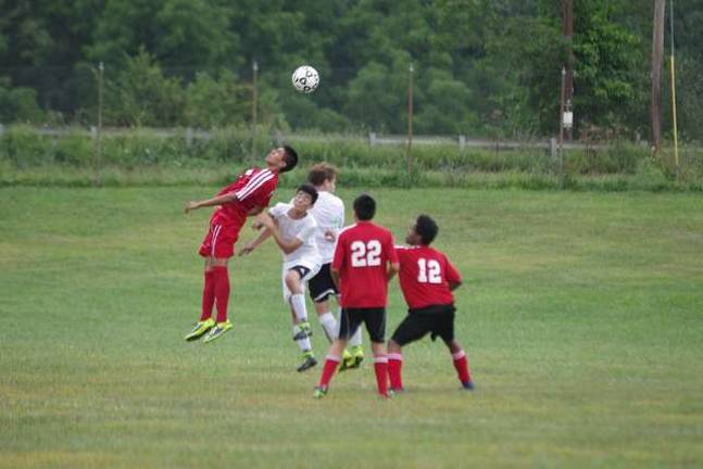 Sussex Tech Mustangs practice for season The Manchester Falcons and Sussex County Tech Mustangs battle for the ball.