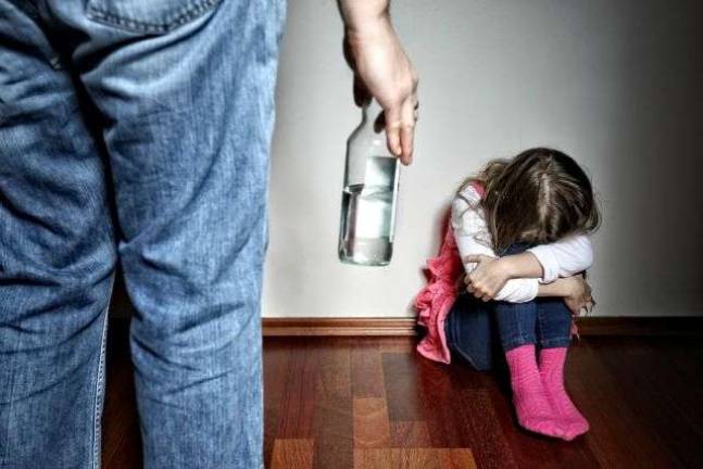Gender influences risk of mental illness in children of alcoholics