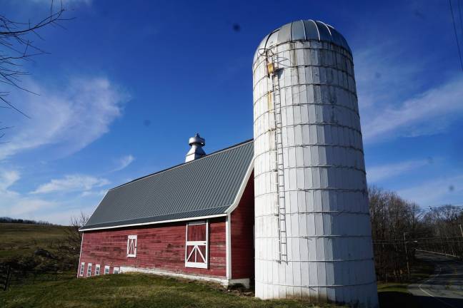 No one identified last week's photo as the barn and silo on Pidgeon Hill Road.