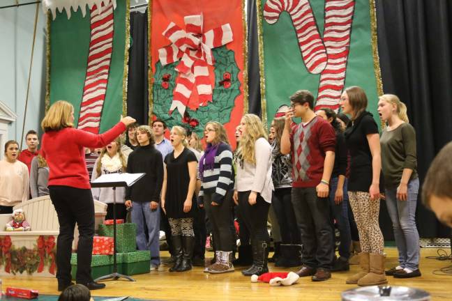 Wantage holds tree lighting Christmas carols and tree lighting at the Wantage School